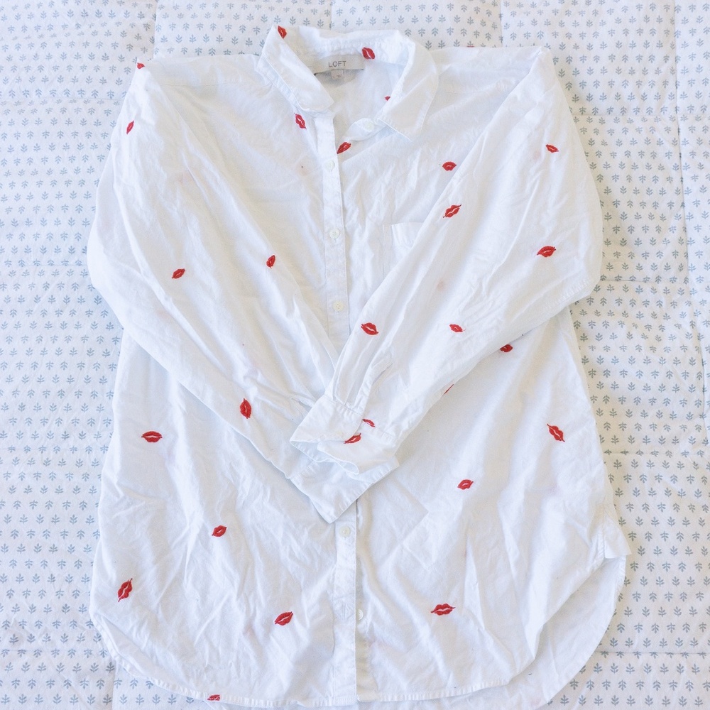 LOFT Lips Everyday Oversized Pocket Shirt: Size Large (L)